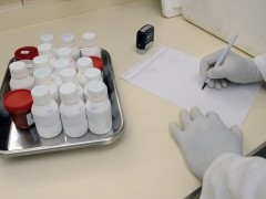 拟中标第七批国采的药企纷纷报喜，多家股价随之上涨