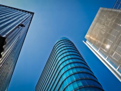 药明康德：2022年全年收入增长目标由65%-70%上调至68%-72%